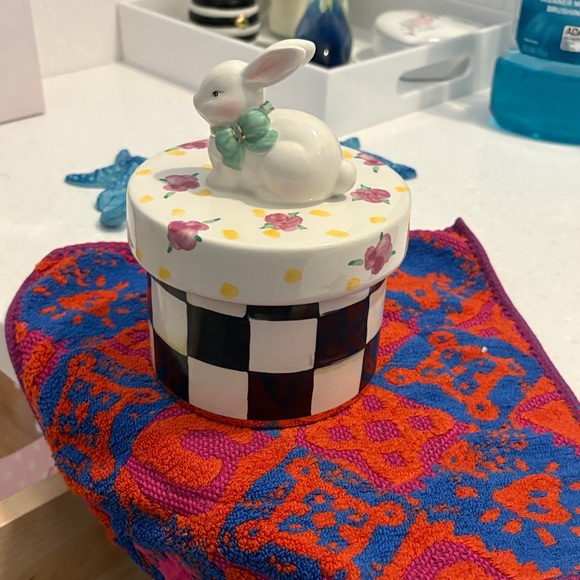 Mackenzie Childs glass rabbit box will come wrapped in bubble wrap no flaws - Picture 1 of 4